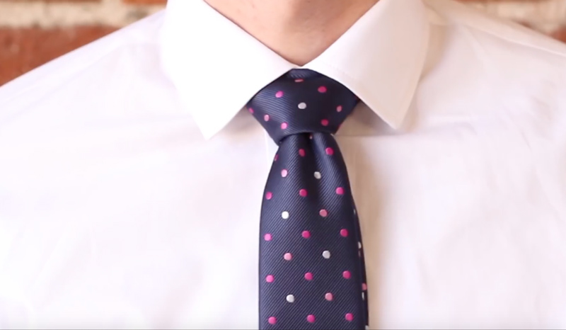 Hướng dẫn Cách thắt cà vạt kiểu Windsor cho nam giới trẻ đẹp và lịch lãm
