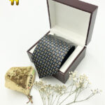 Cà vạt xanh vàng hoa xanh - Hộp gỗ - 11